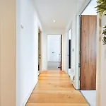 Luxury 3 Bed Next Victoria Station