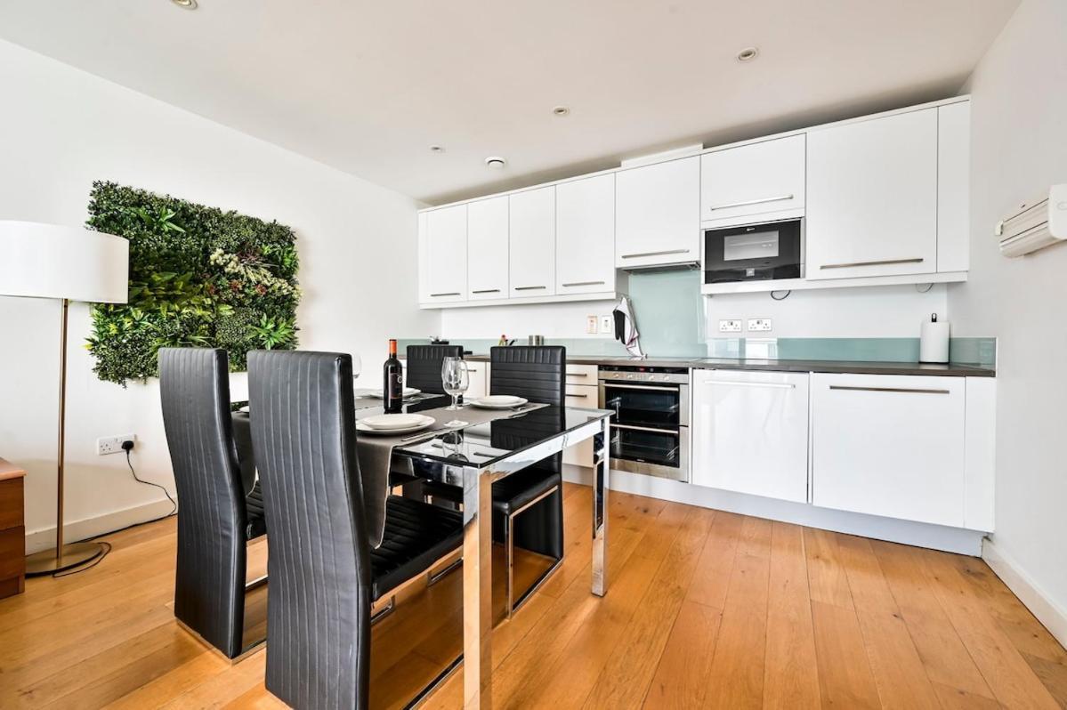 Luxury 3 Bed Next Victoria Station London