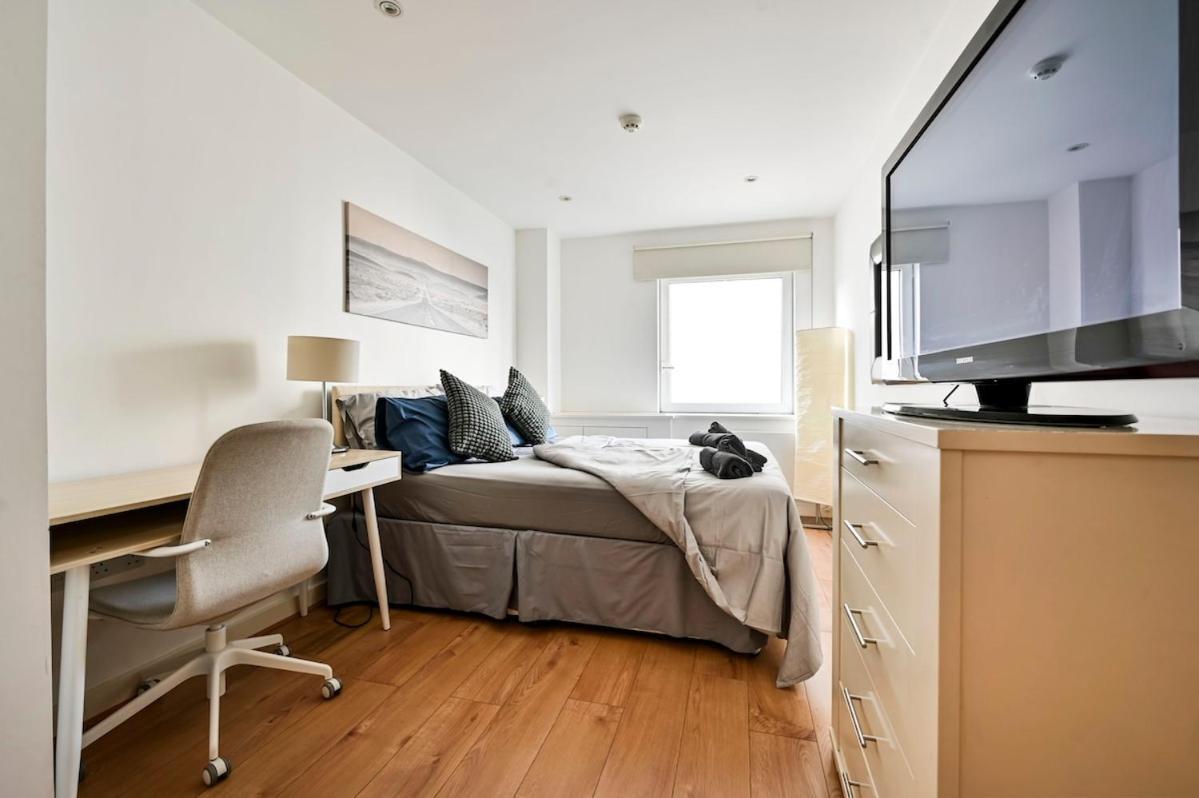 Luxury 3 Bed Next Victoria Station London