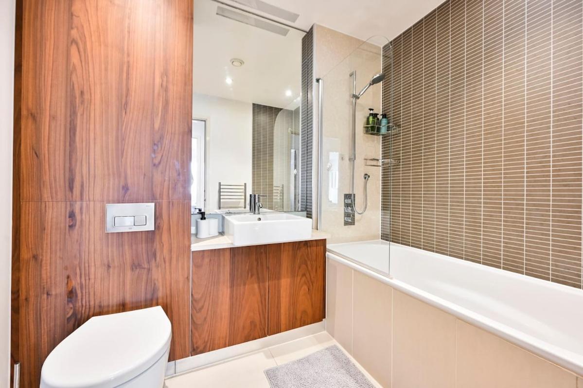 Luxury 3 Bed Next Victoria Station London