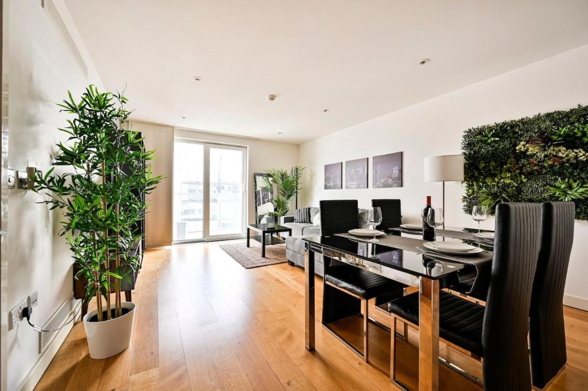 Apartment Luxury 3 Bed Next Victoria Station London
