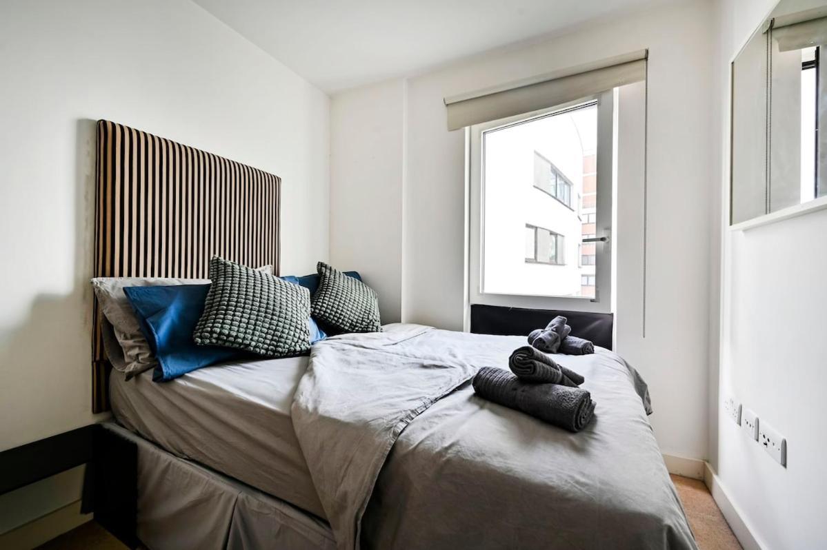 Luxury 3 Bed Next Victoria Station * London