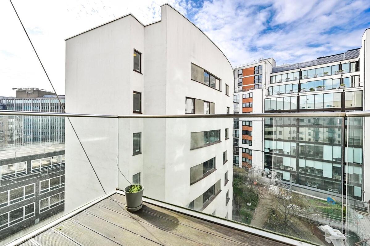 Apartment Luxury 3 Bed Next Victoria Station London