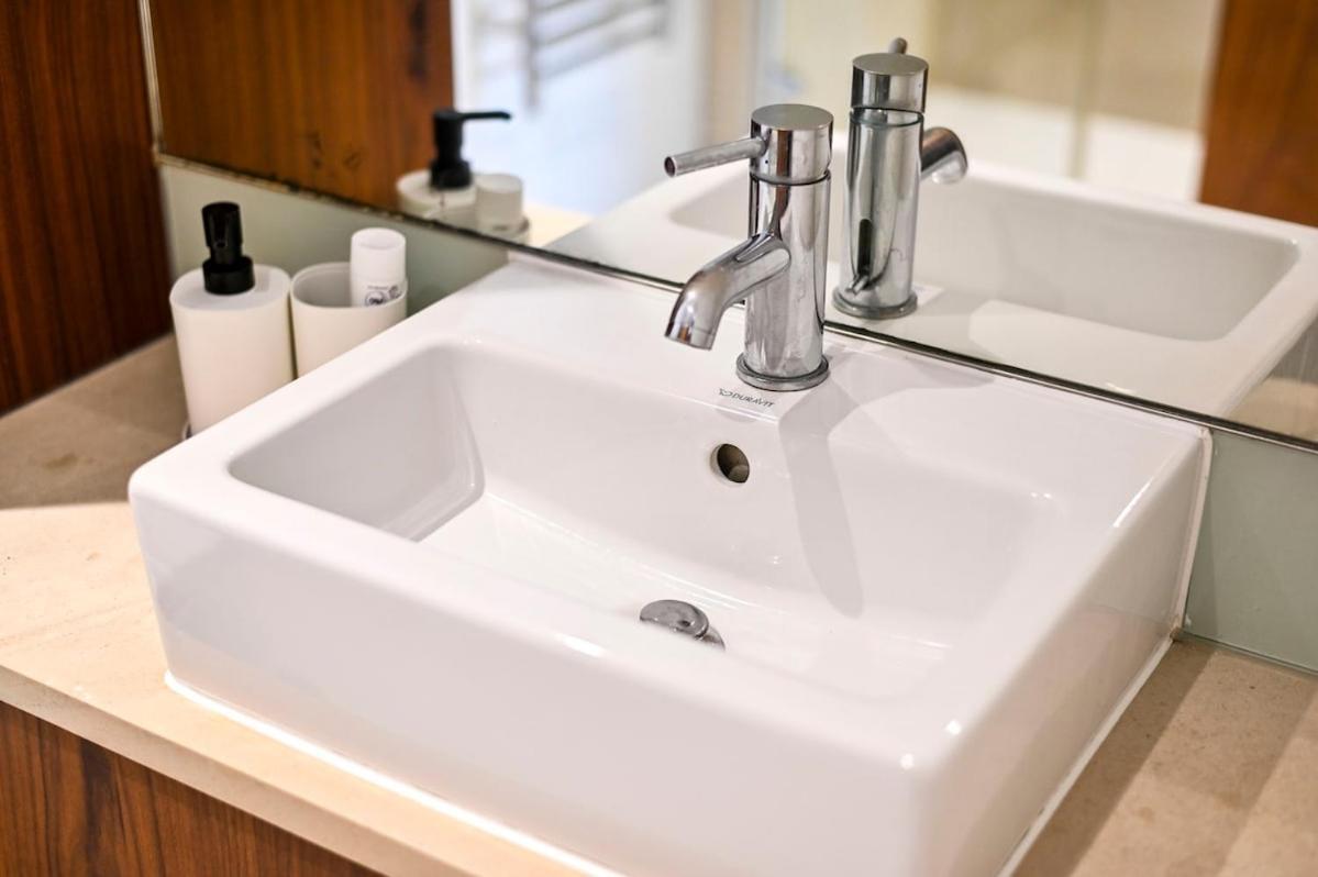 Luxury 3 Bed Next Victoria Station
