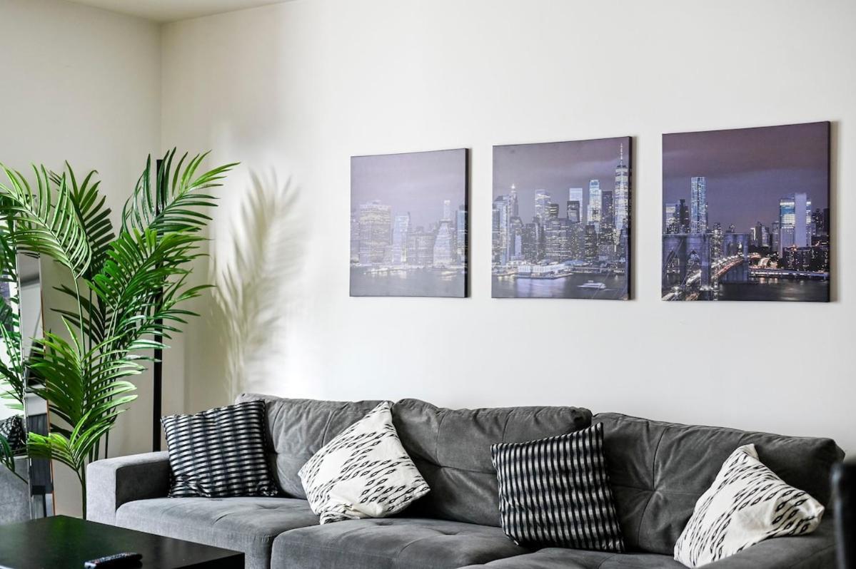 Luxury 3 Bed Next Victoria Station Apartment *