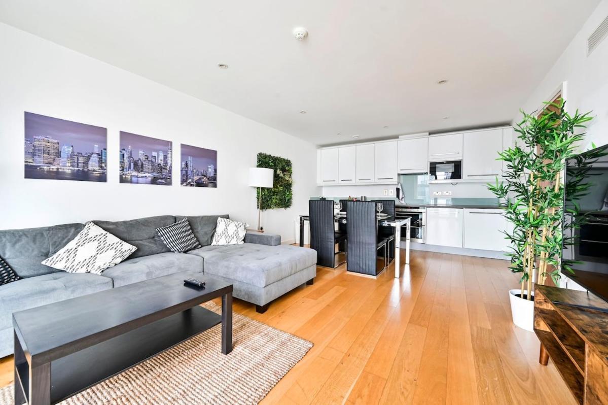 Apartment Luxury 3 Bed Next Victoria Station *